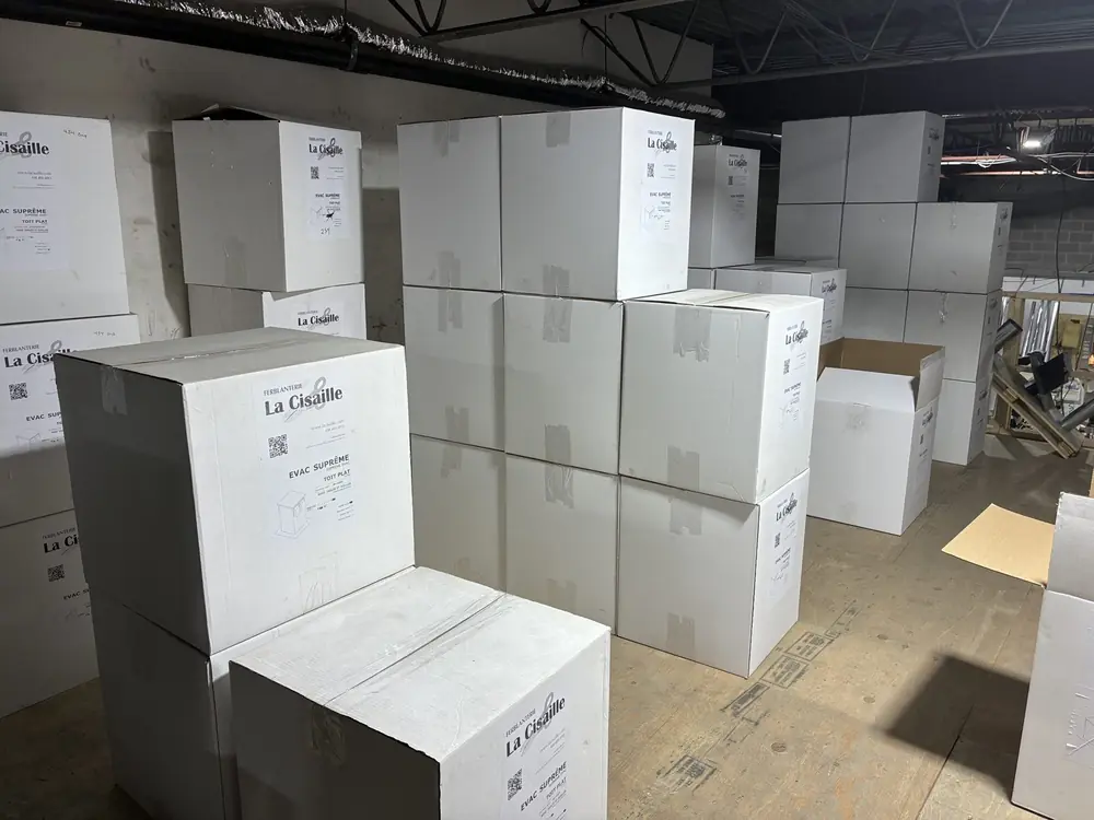 Préparation d'une commande d'EVAC en direction d'un distributeur en Ontario