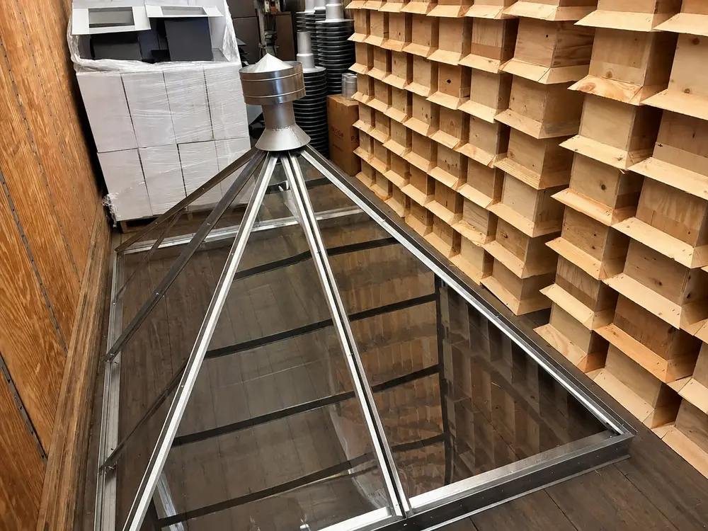 Trois lanterneaux sur mesure fabriqués en atelier, prêts à livrer
