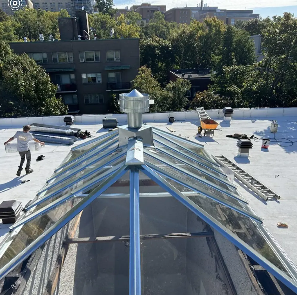 Lanterneau sur mesure installé sur une toiture