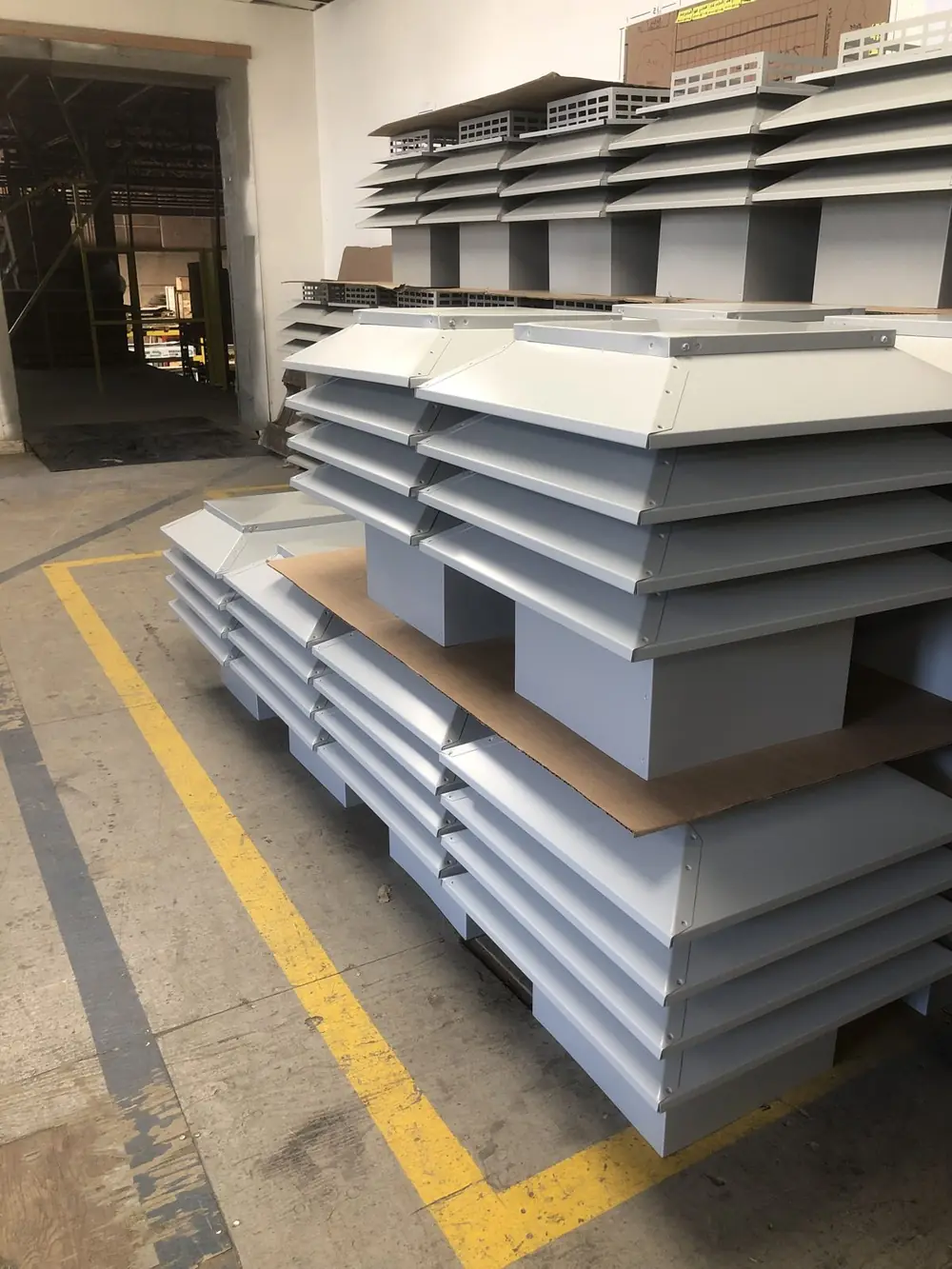 Ventilateurs de toit fabriqués en volume, en atelier
